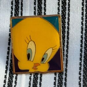 Warner Bros Tweety Bird Looney Tunes 1993 Enamel Lapel Pin Metal Vintage
